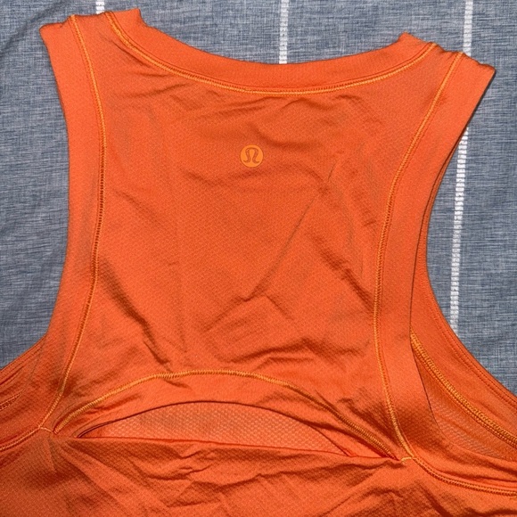 Lululemon open-back cropped tank - Picture 8 of 8